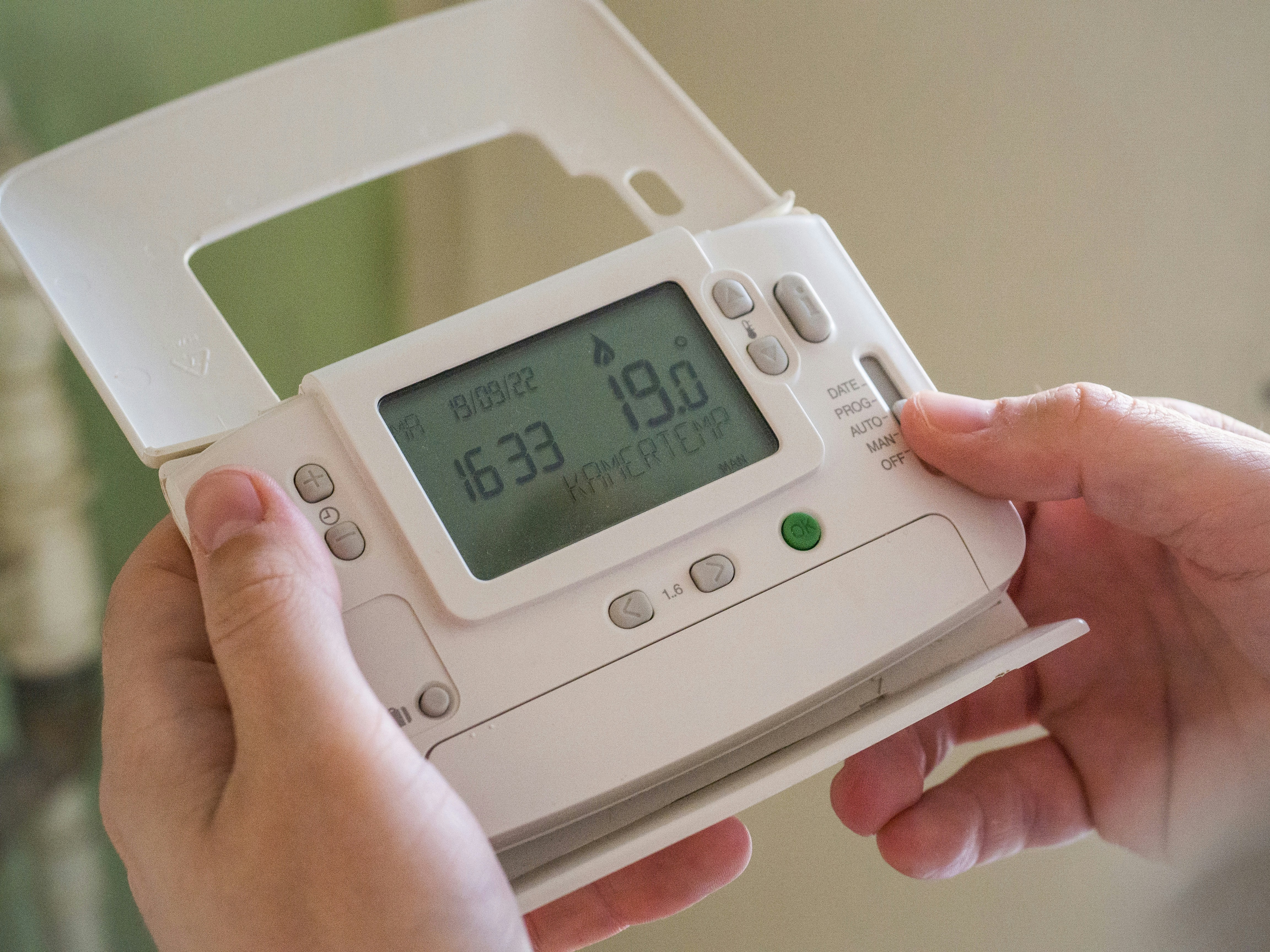 Smart Thermostats and Home Automation: The Future of HVAC in Montreal